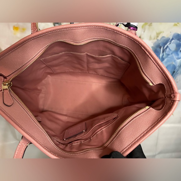 Coach Outlet light pink city zip tote GUC - Picture 3 of 16